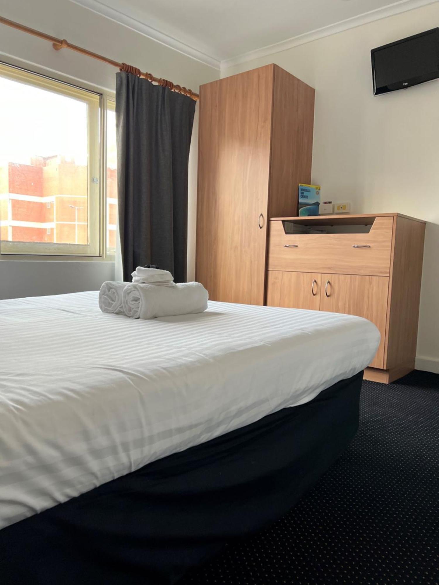 Star Bar Cafe & 3* Launceston
