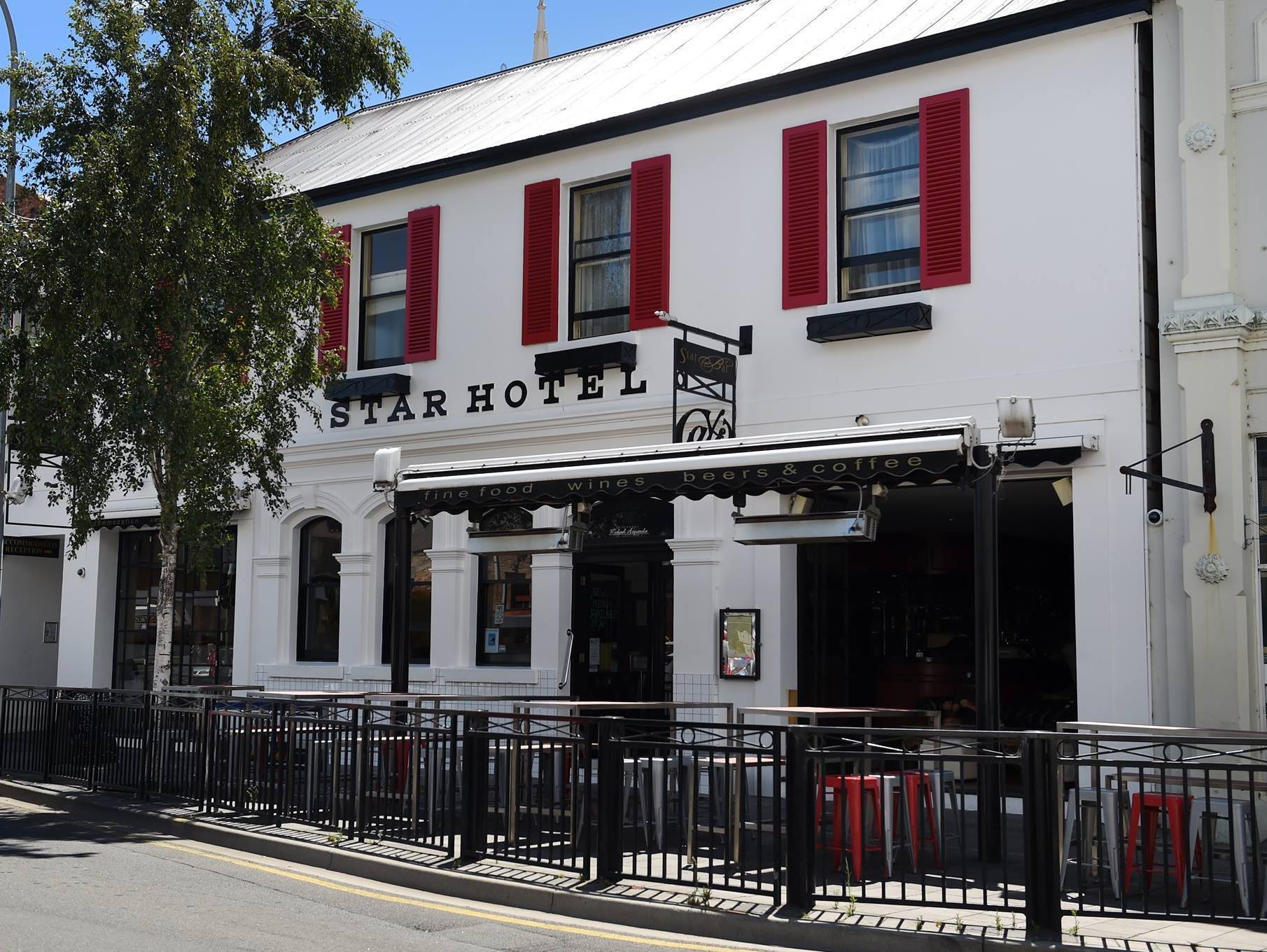 Star Bar Cafe & 3* Launceston