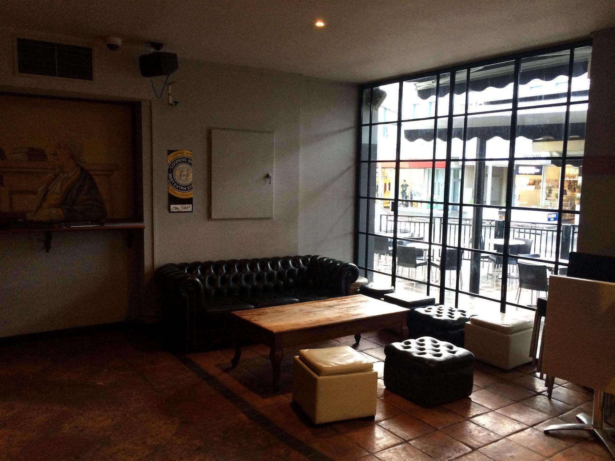 Hotel Star Bar Cafe & 3*