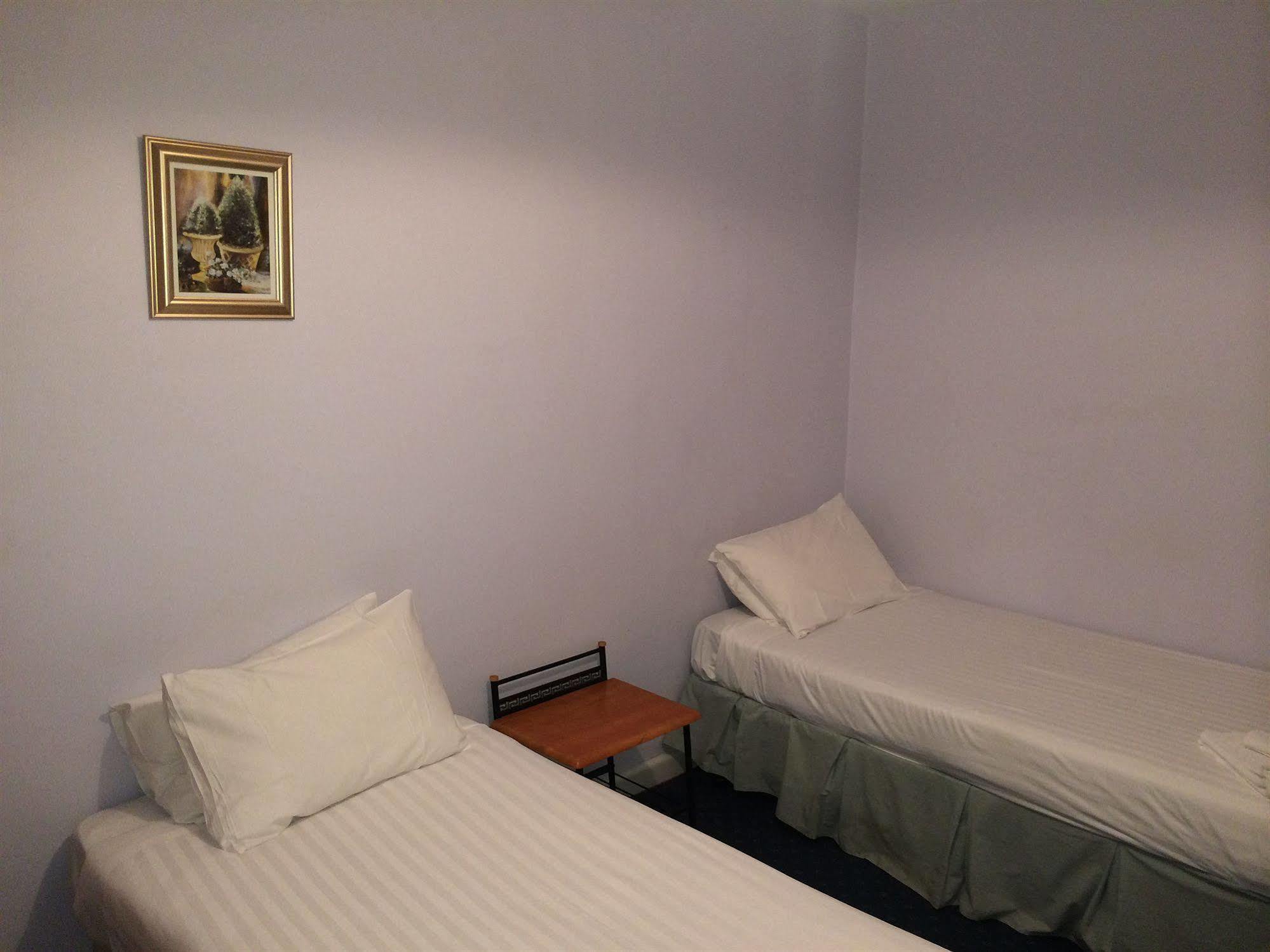 Star Bar Cafe & 3* Launceston