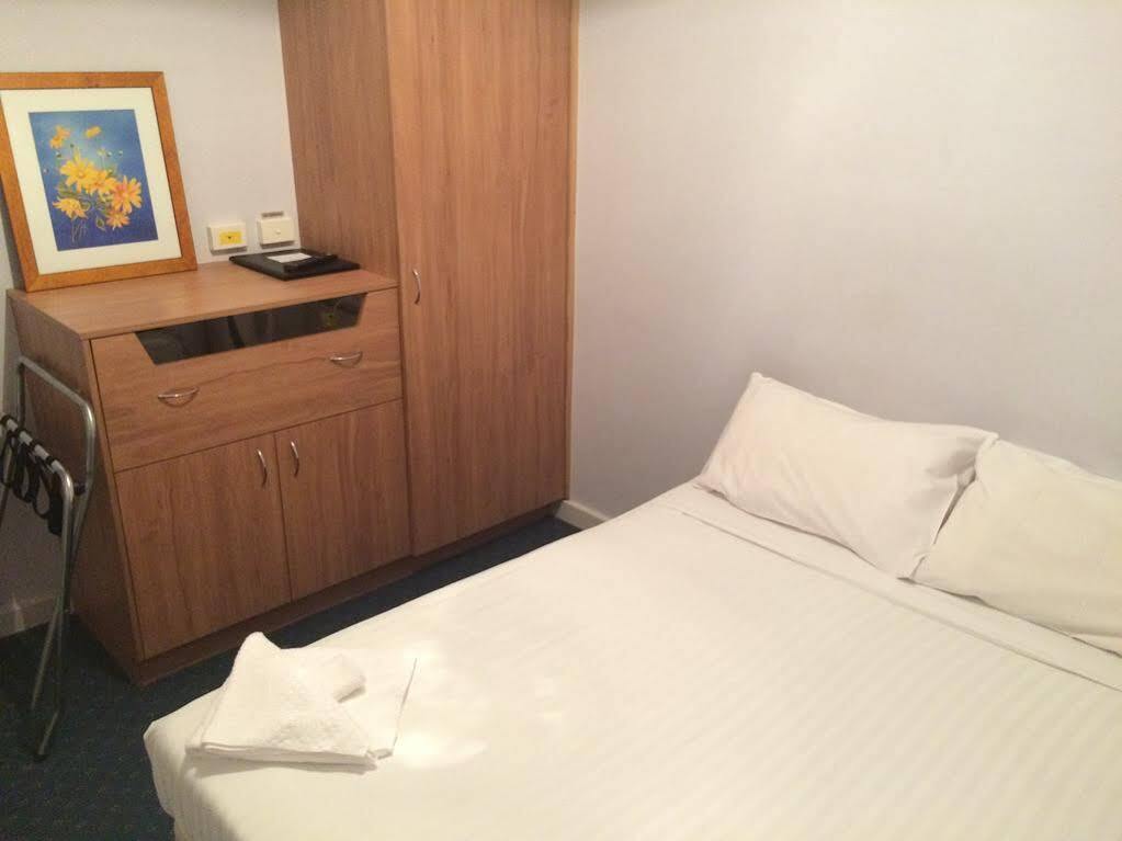 Star Bar Cafe & 3* Launceston